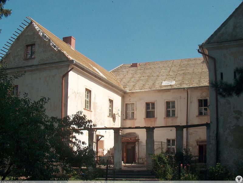 Remont dachu pałacu w Milinie 2008