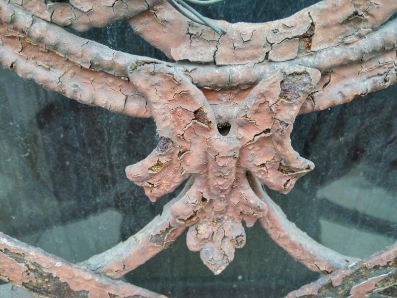 Pałac w Milinie - detal okucia drzwi wejściowych 2015