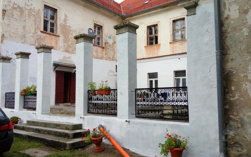 Pałac w Milinie - odbudowane filary 2017