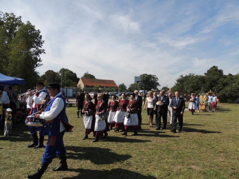 Dożynki gminne w Mietkowie 2013 korowód