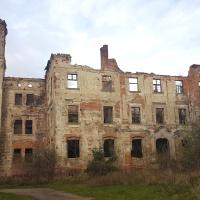 Pałac w Maniowie Małym - ruina w 2019