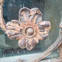 Pałac w Milinie - kwiatowy detal okucia 2015